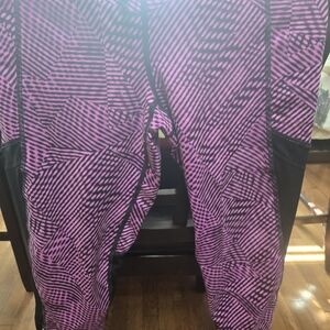 Champion Magenta & Black Geometric Capri Leggings Sz M